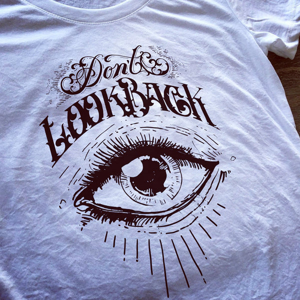 T-shirt - Don't Look Back - Womens & Unisex