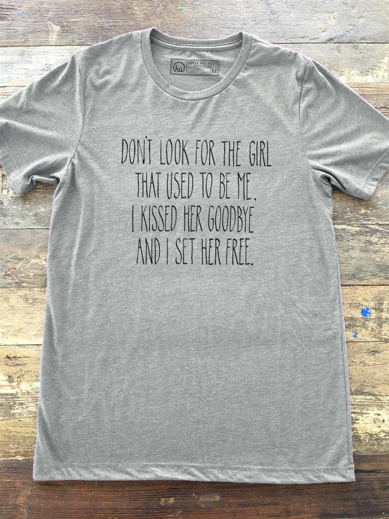 T-shirt - Don't Look For The Girl That Used To Be Me - Unisex