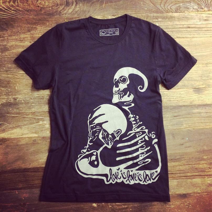 T-shirt - Love Is Love Is Love - Embrace - Unisex