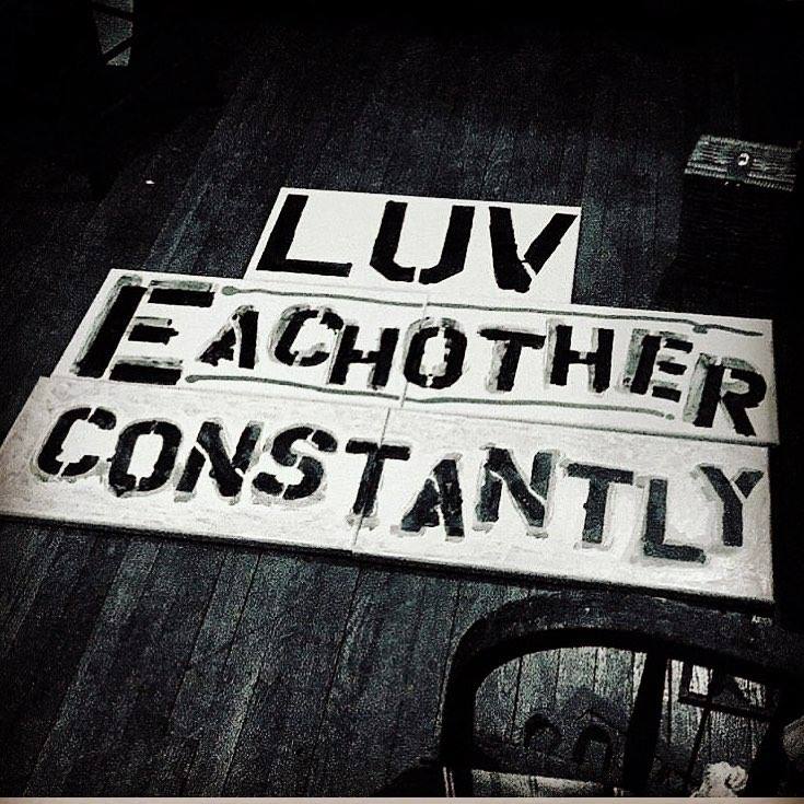 T-shirt - Luv Eachother Constantly - Unisex